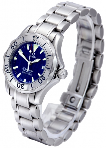 Side view of a pre-owned ladies' Omega Seamaster 2285.80.00 in stainless steel with a wave blue dial