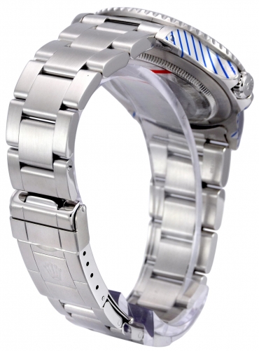Bracelet clasp view image of a vintage stainless steel Rolex GMT-Master 16700 with a Pepsi bezel