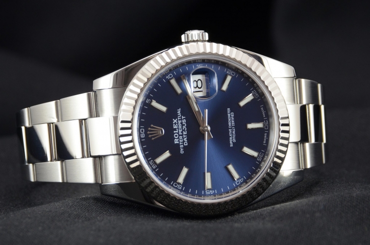 Detail of a stainless steel Rolex Datejust 126334 with a blue baton dial and a white gold fluted bezel
