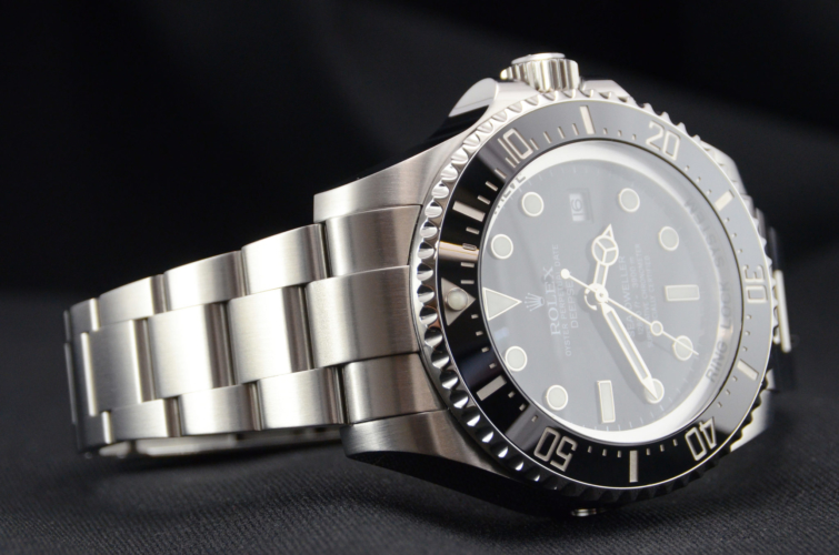 Detailed view image of a pre-owned, 2016, stainless steel Rolex Sea-Dweller Deepsea 116660 with a classic black dial