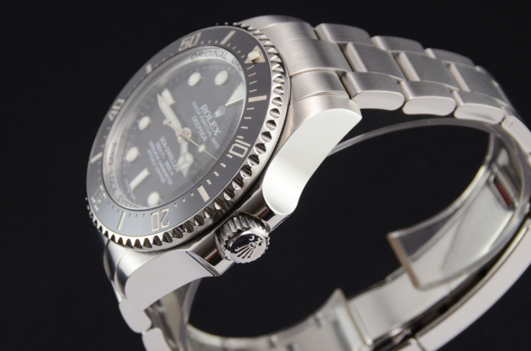 Detailed view image of a pre-owned, 2016, stainless steel Rolex Sea-Dweller Deepsea 116660 with a classic black dial