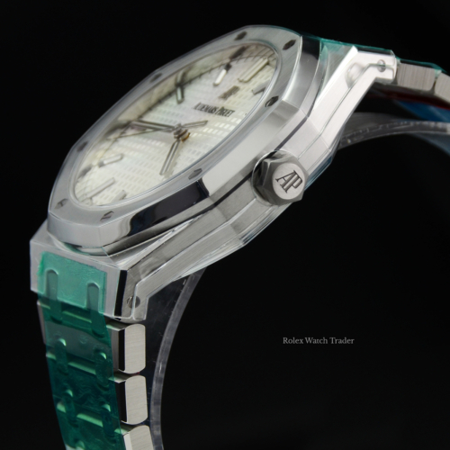 Audemars Piguet Royal Oak Selfwinding Unworn UK Complete November 2020 Stickers Brand New For Sale Available Purchase Buy Online with Part Exchange or Direct Sale Manchester North West England UK Great Britain Buy Today Free Next Day Delivery Warranty Luxury Watch Watches