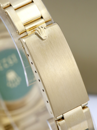 Rolex Oyster Perpetual Date 15238