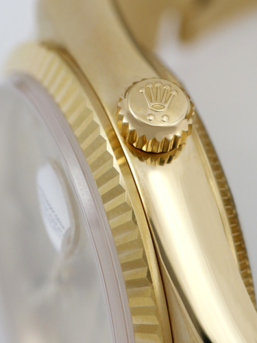 Rolex Oyster Perpetual Date 15238